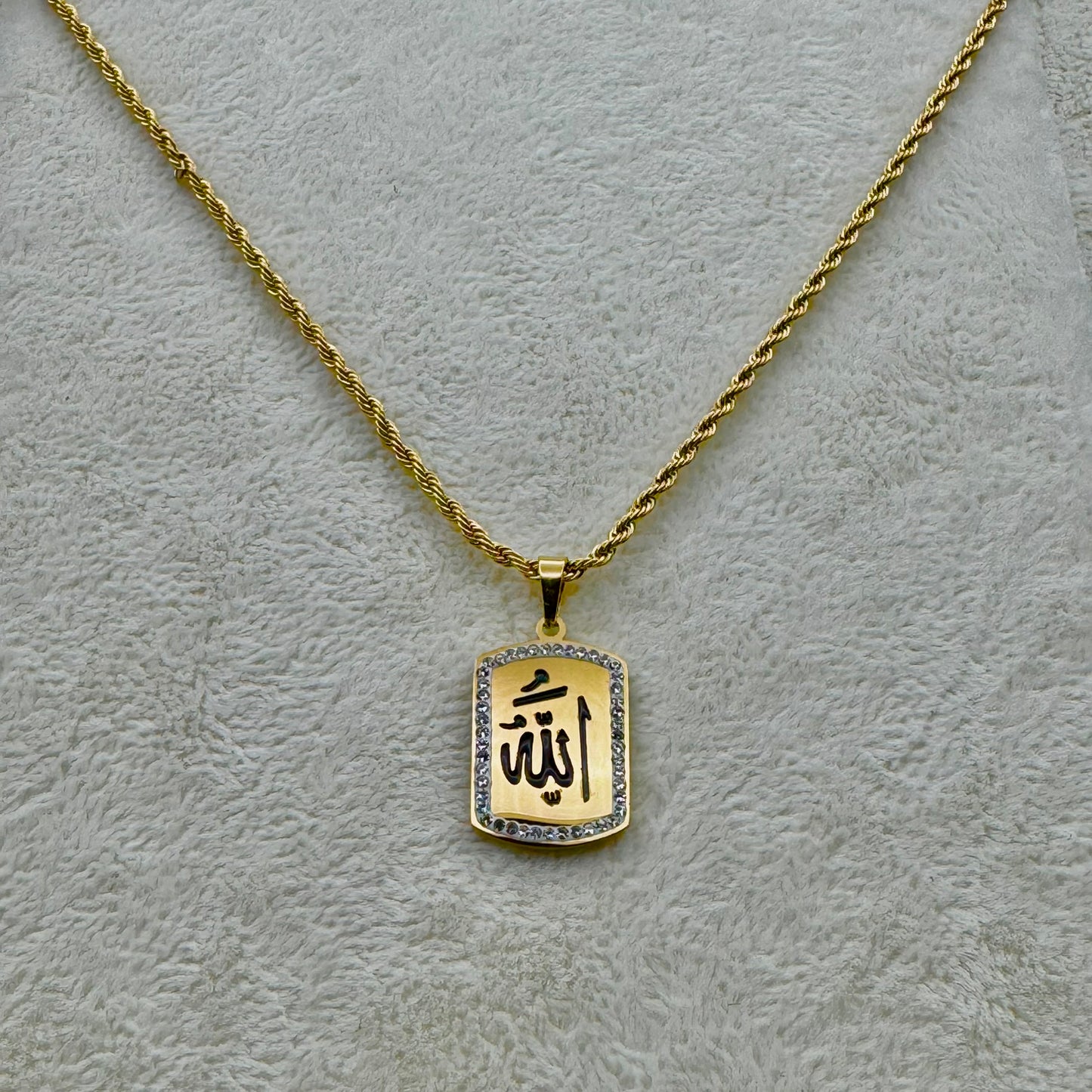 Halskette mit Allah-Anhänger in Gold – Arabisches Design