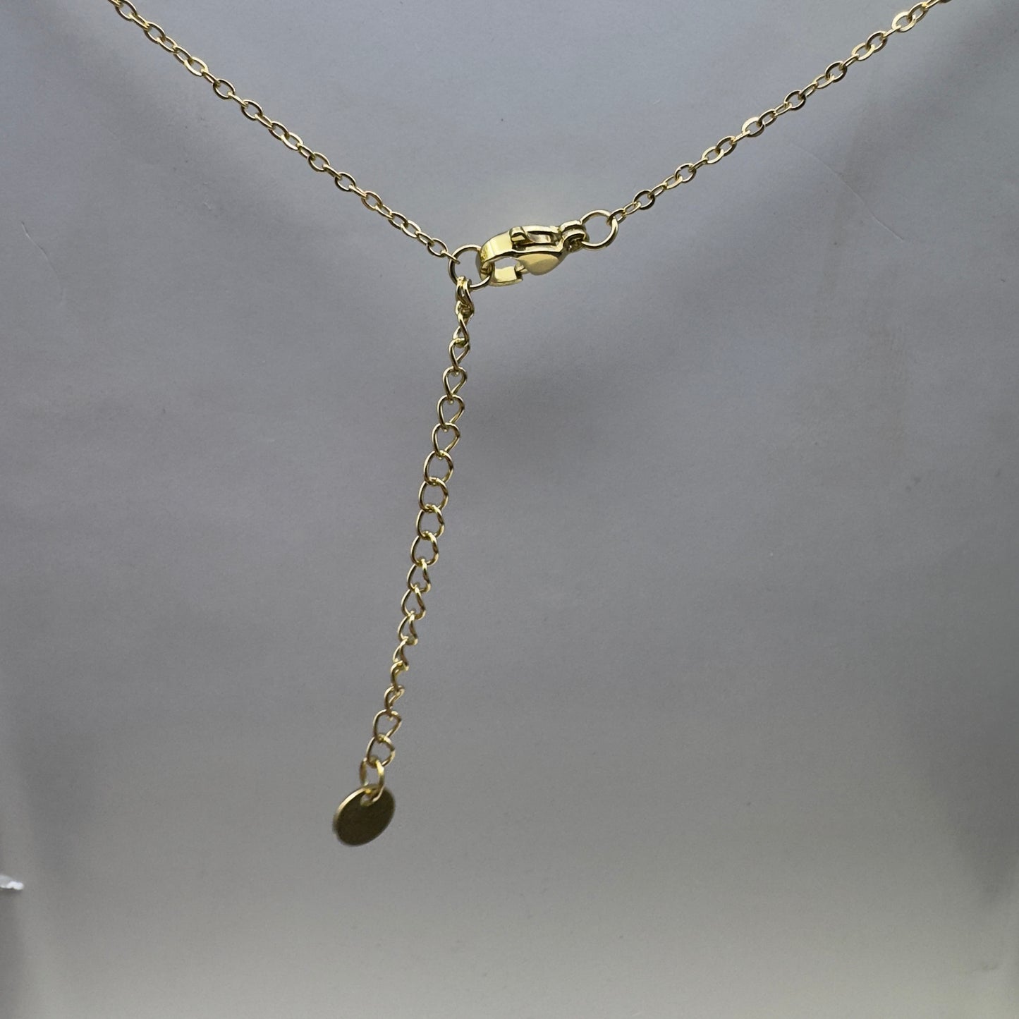 Elegante Halskette mit Kleeblatt-Anhängern