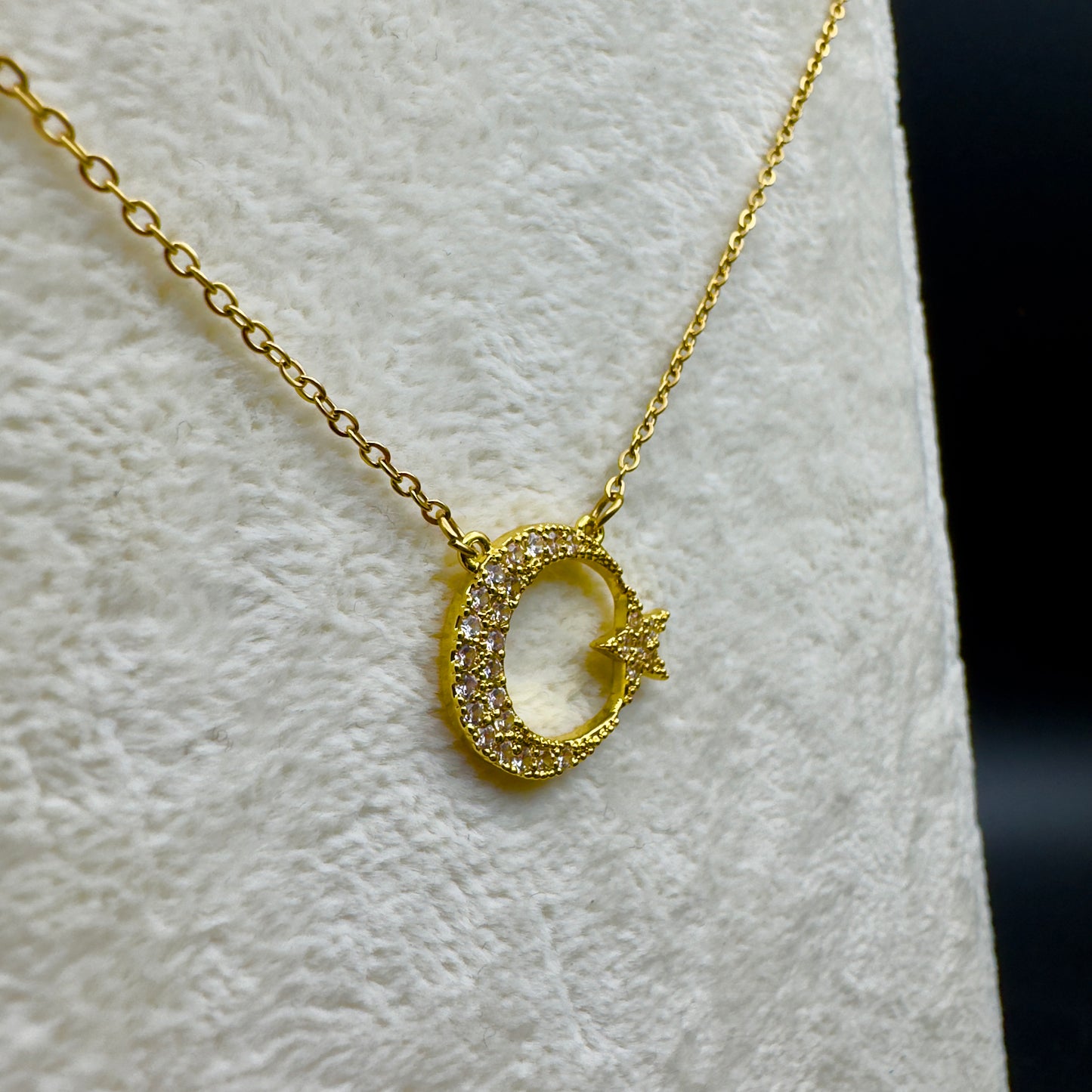 Damen-Halskette mit goldenem Halbmond und Stern