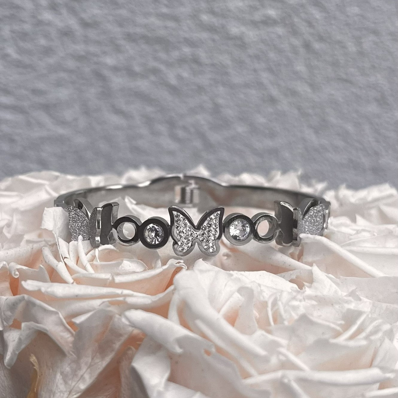 Edelstahl Armreif mit funkelnden Schmetterlingen & Strass