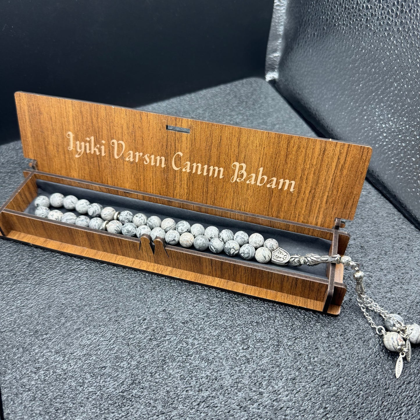 Naturstein Tesbih mit Personalisierbarer Holz-Geschenkbox