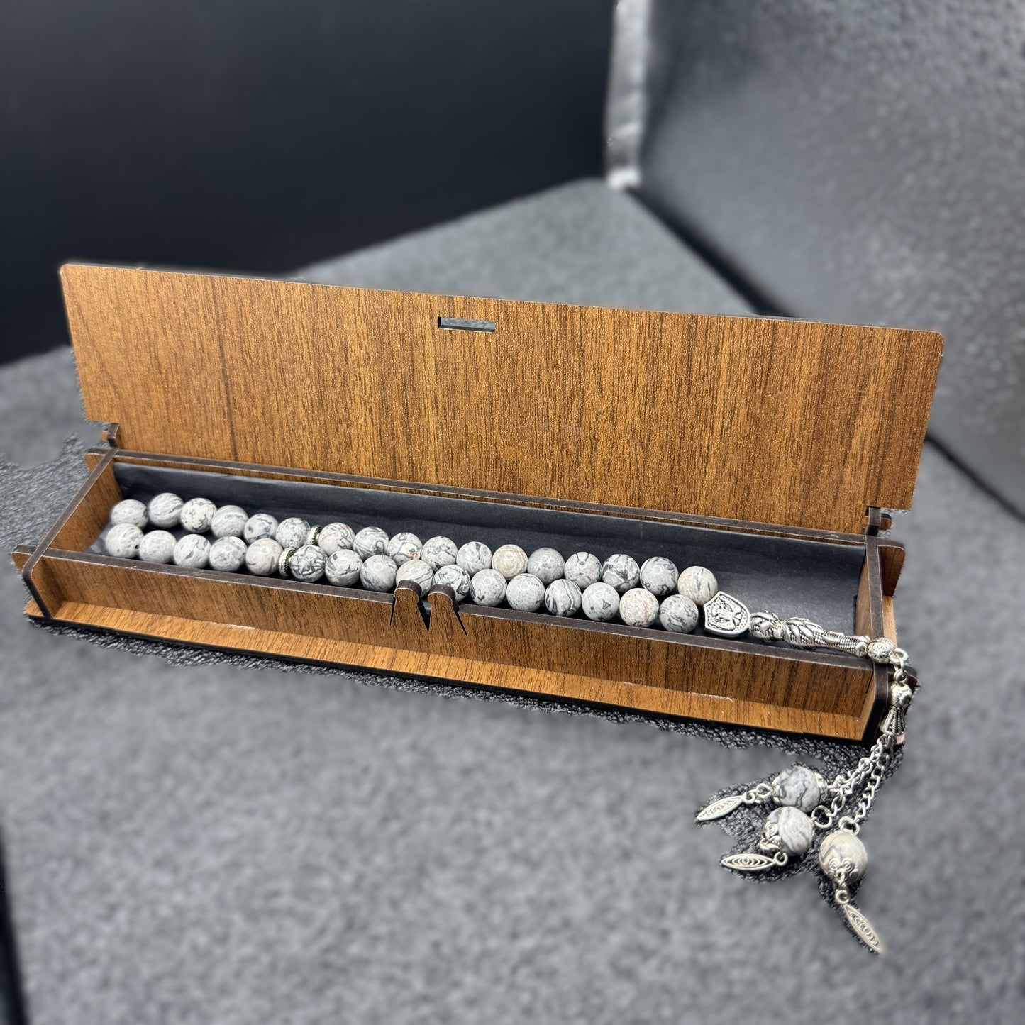Naturstein Tesbih mit Personalisierbarer Holz-Geschenkbox