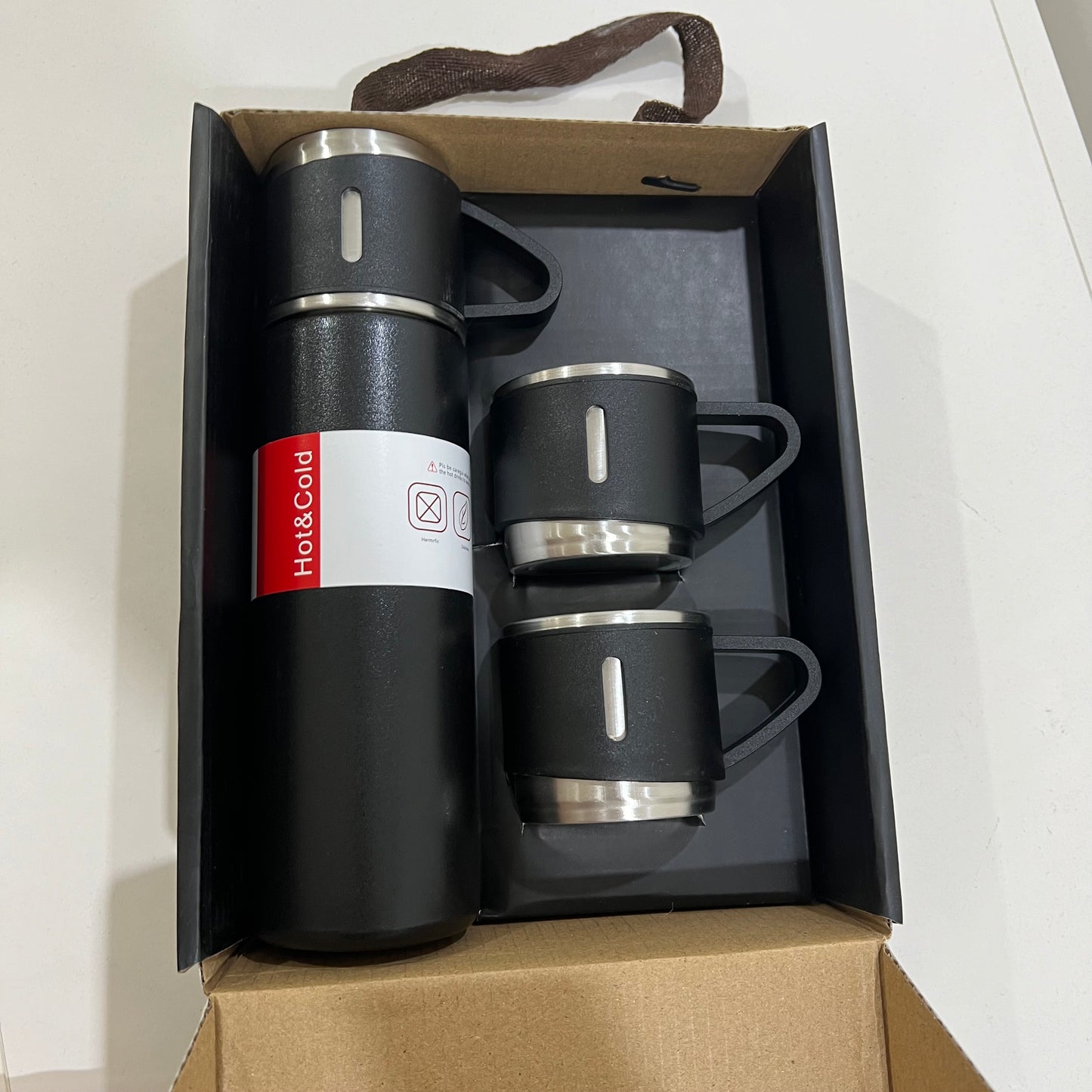 Matte Schwarze Thermosflasche mit Tassen-Deckel Set