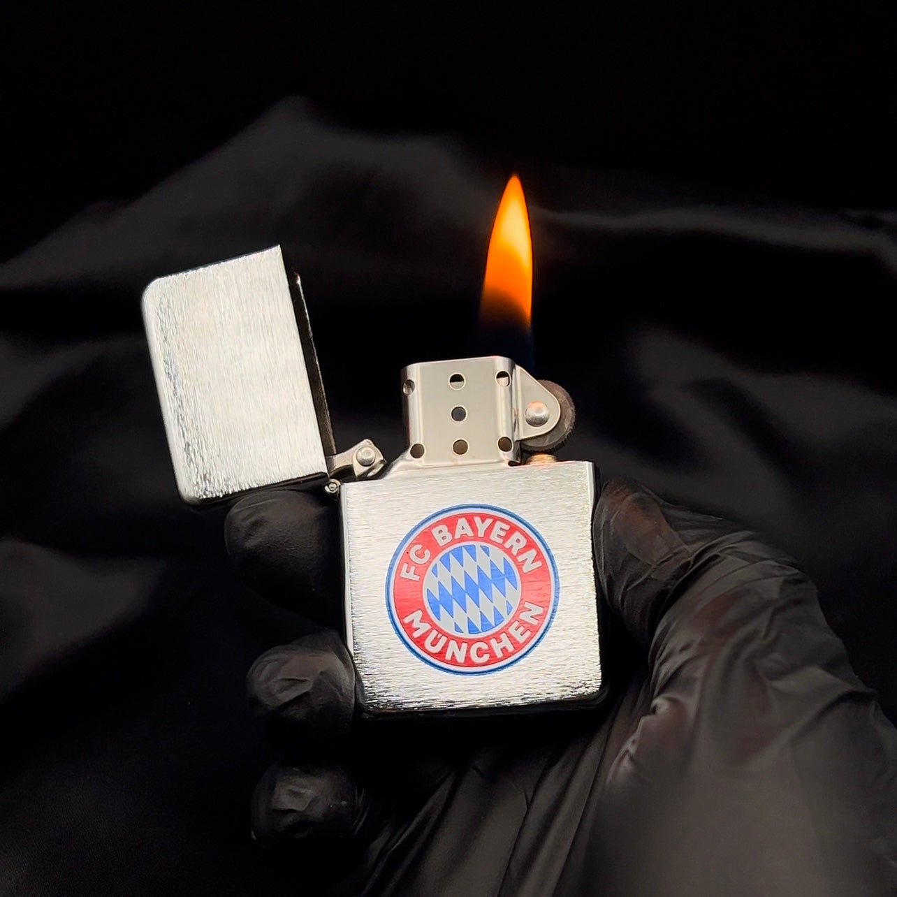 Benzinfeuerzeug mit FC Bayern München Logo