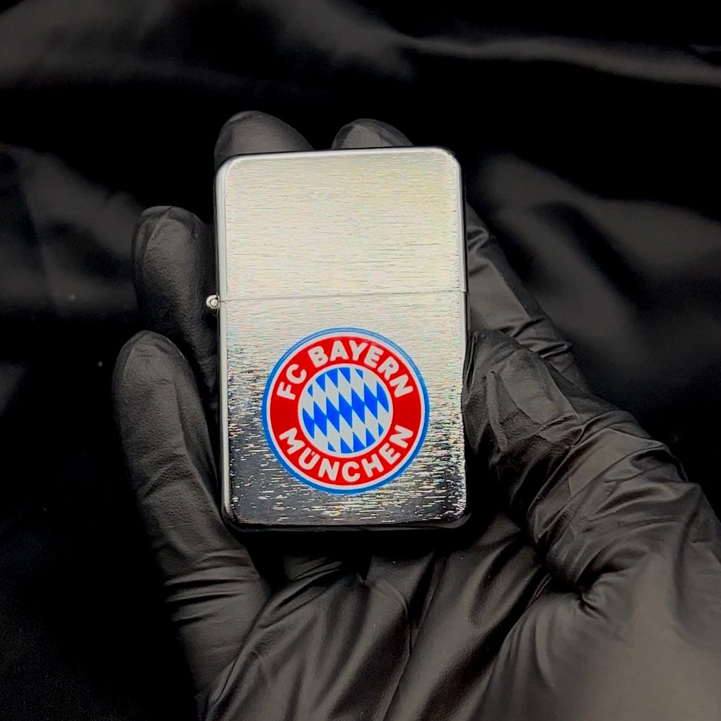 Benzinfeuerzeug mit FC Bayern München Logo