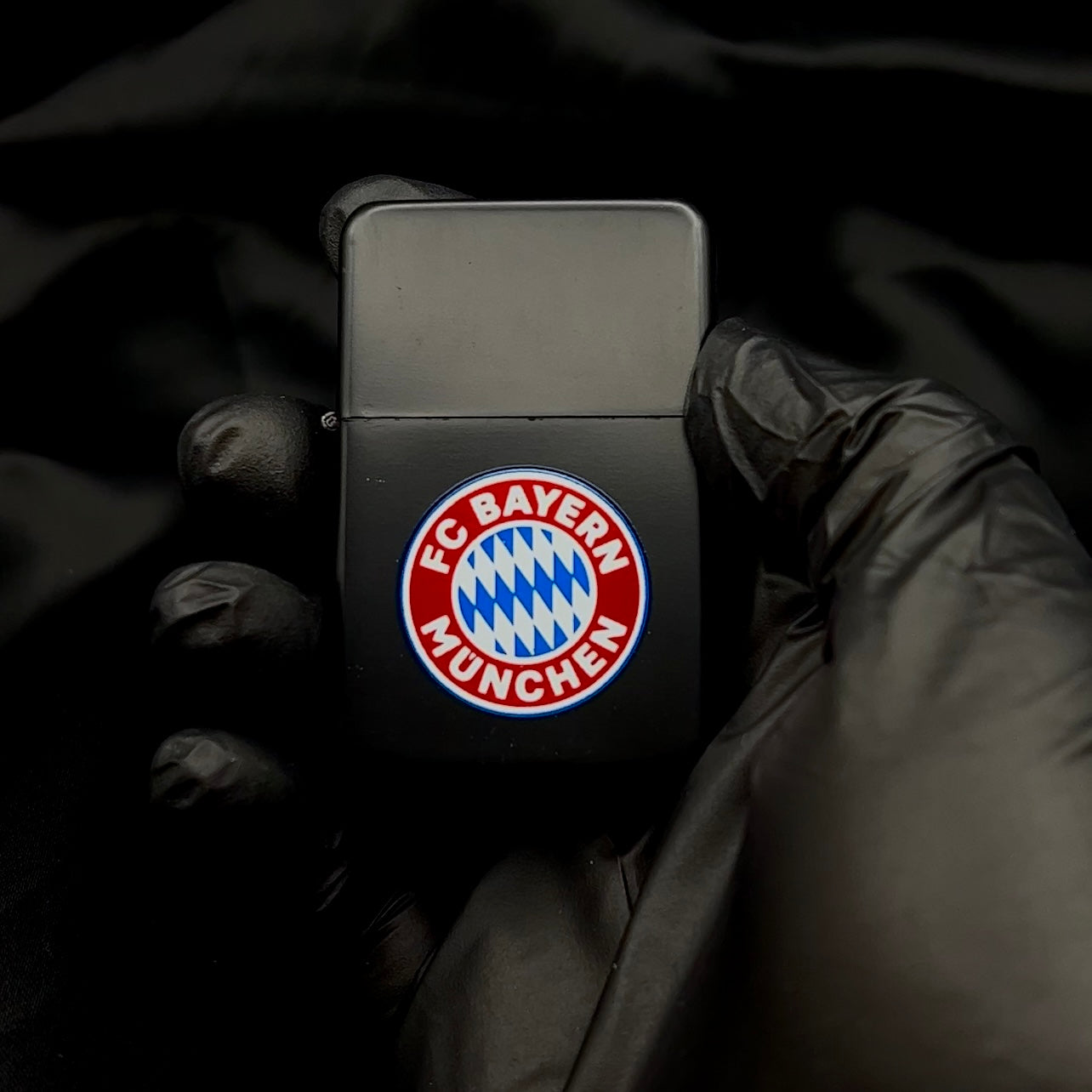 Benzinfeuerzeug mit FC Bayern München Logo