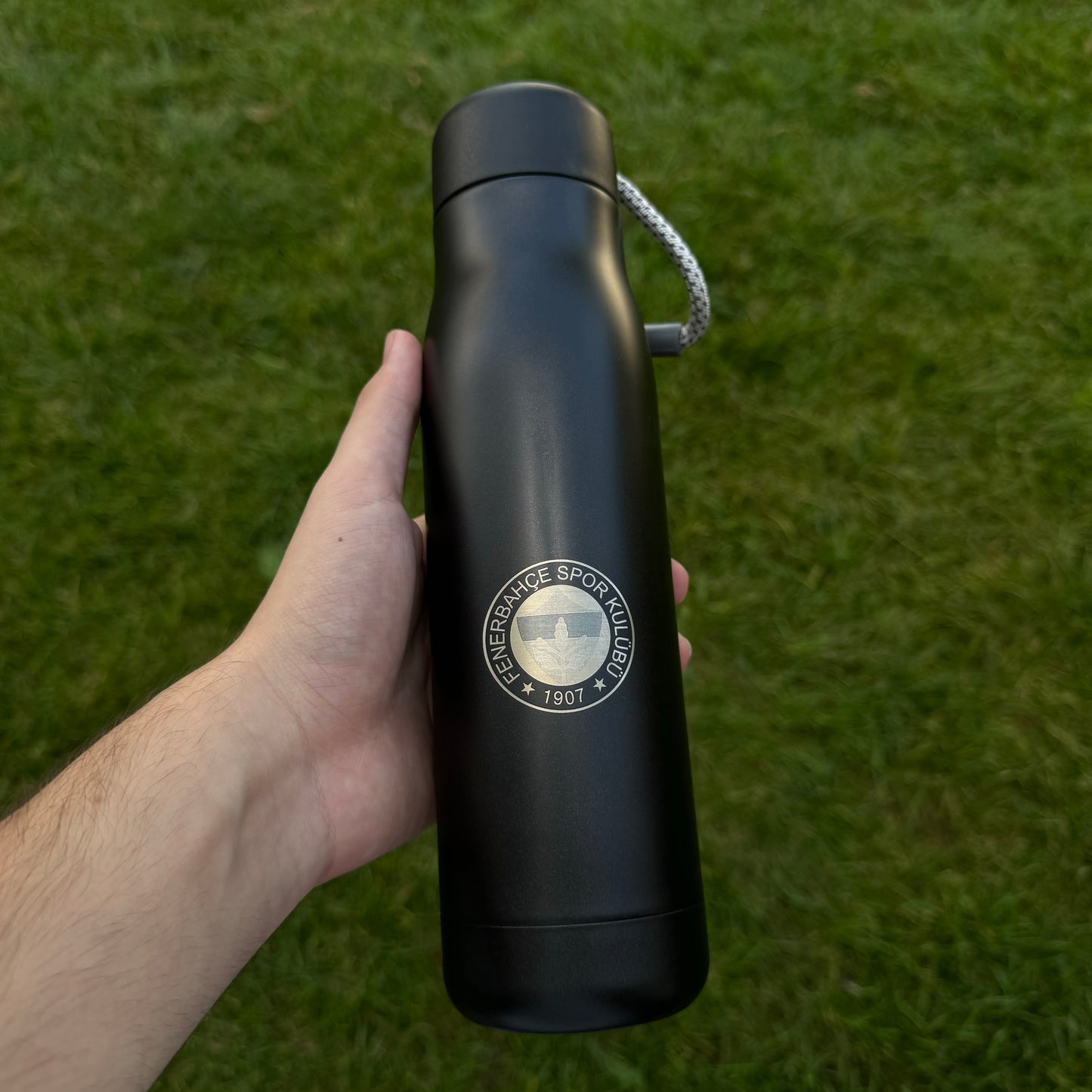 Thermosflasche mit Fußballteam mit schwarzem dreh Deckel