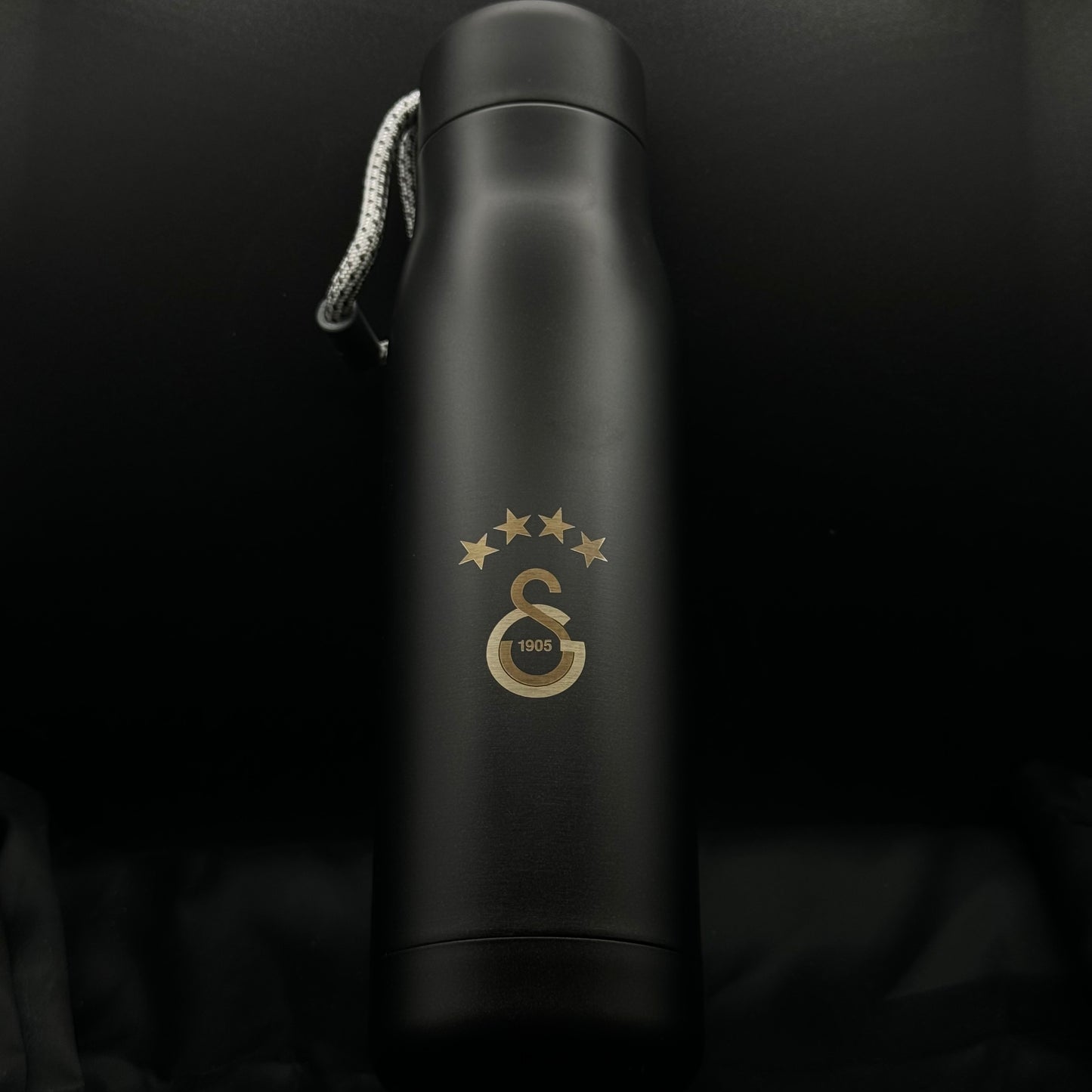 Thermosflasche mit Fußballteam mit schwarzem dreh Deckel