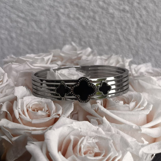 Edelstahl Armreif mit Kleeblatt-Design – in Schwarz & Weiß