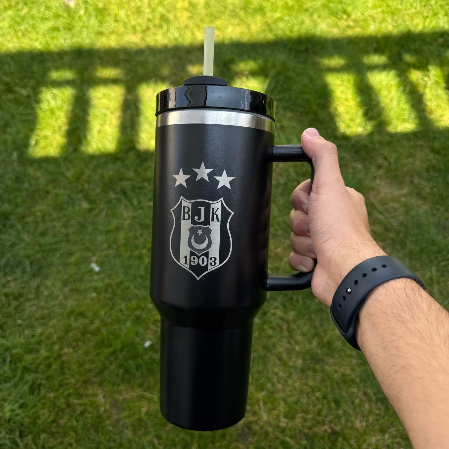 Thermosflasche mit Henkel und Gravur der Türkischen Fußballteams