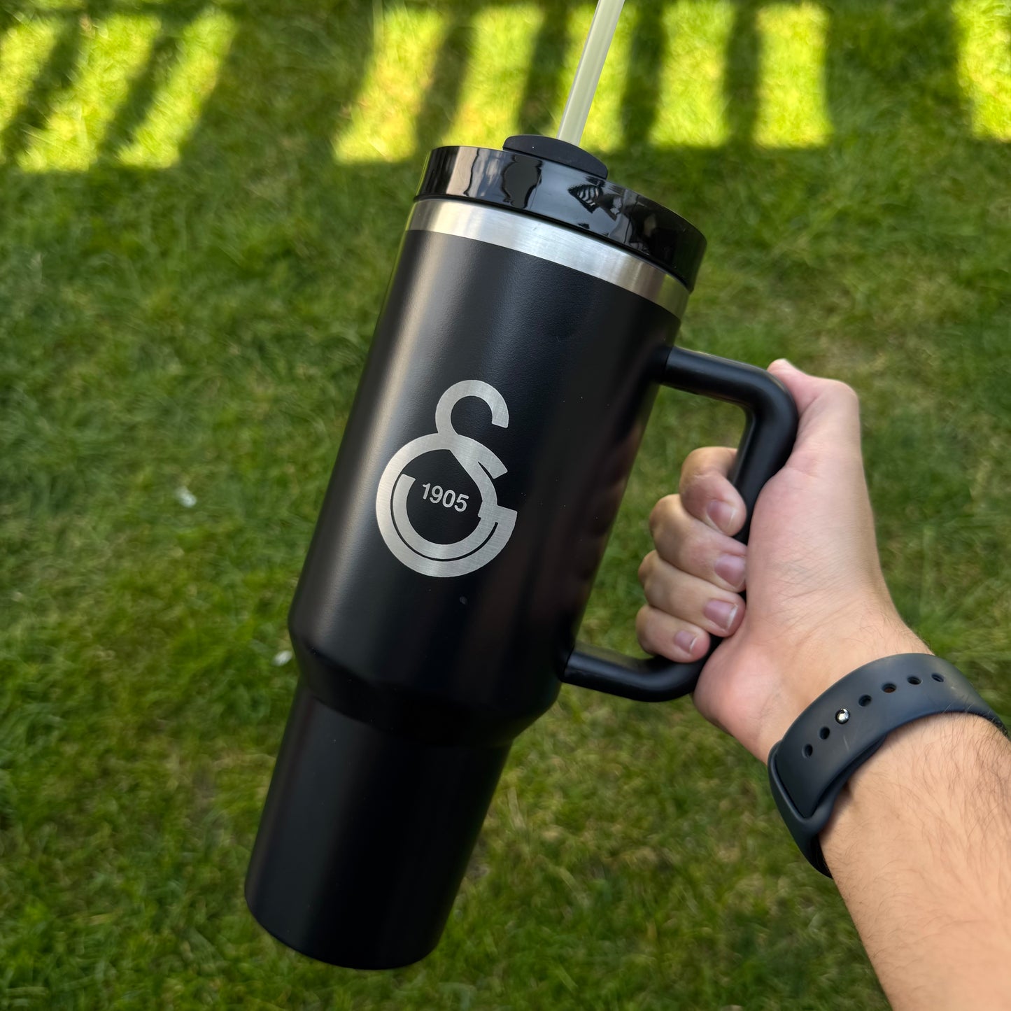 Thermosflasche mit Henkel und Gravur der Türkischen Fußballteams