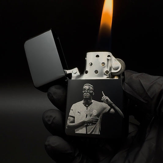 Victor Osimhen Benzinfeuerzeug